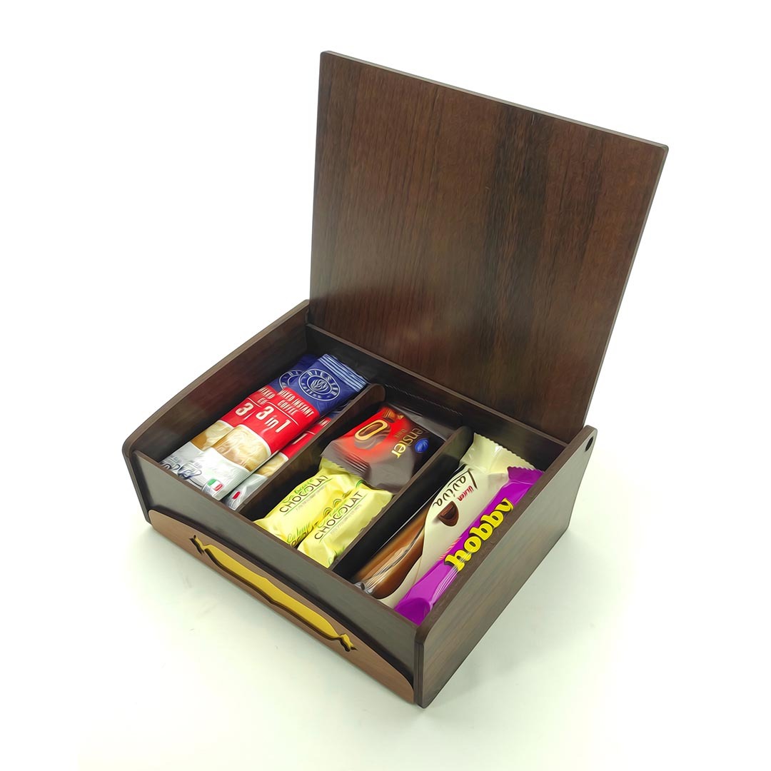  جعبه پذیرایی مدل کیانلی چوبی با درب باز همراه نسکافه و دمنوش و شکلات 